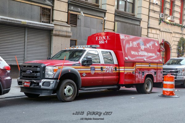 Ford F-550 4x4 / Knapheide walk-in