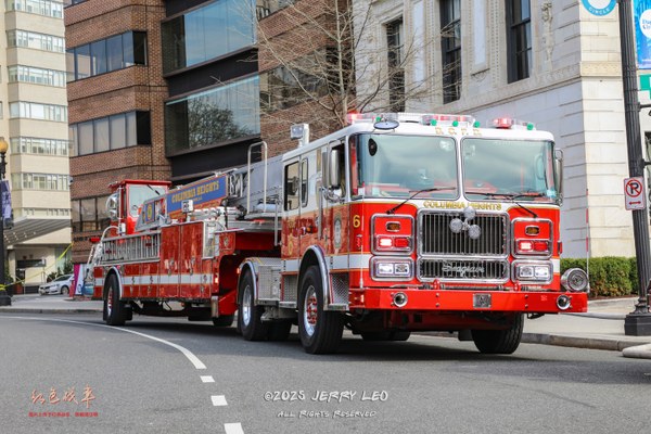 Seagrave Capitol 136" DT06CT (-/-/100' tractor-drawn)