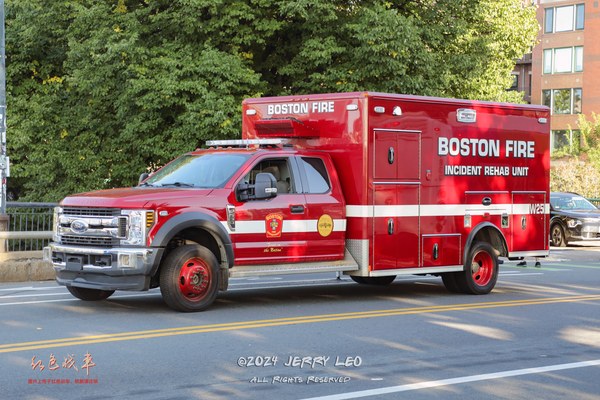 Ford F-550 DRW 4x4 / Wheeled Coach