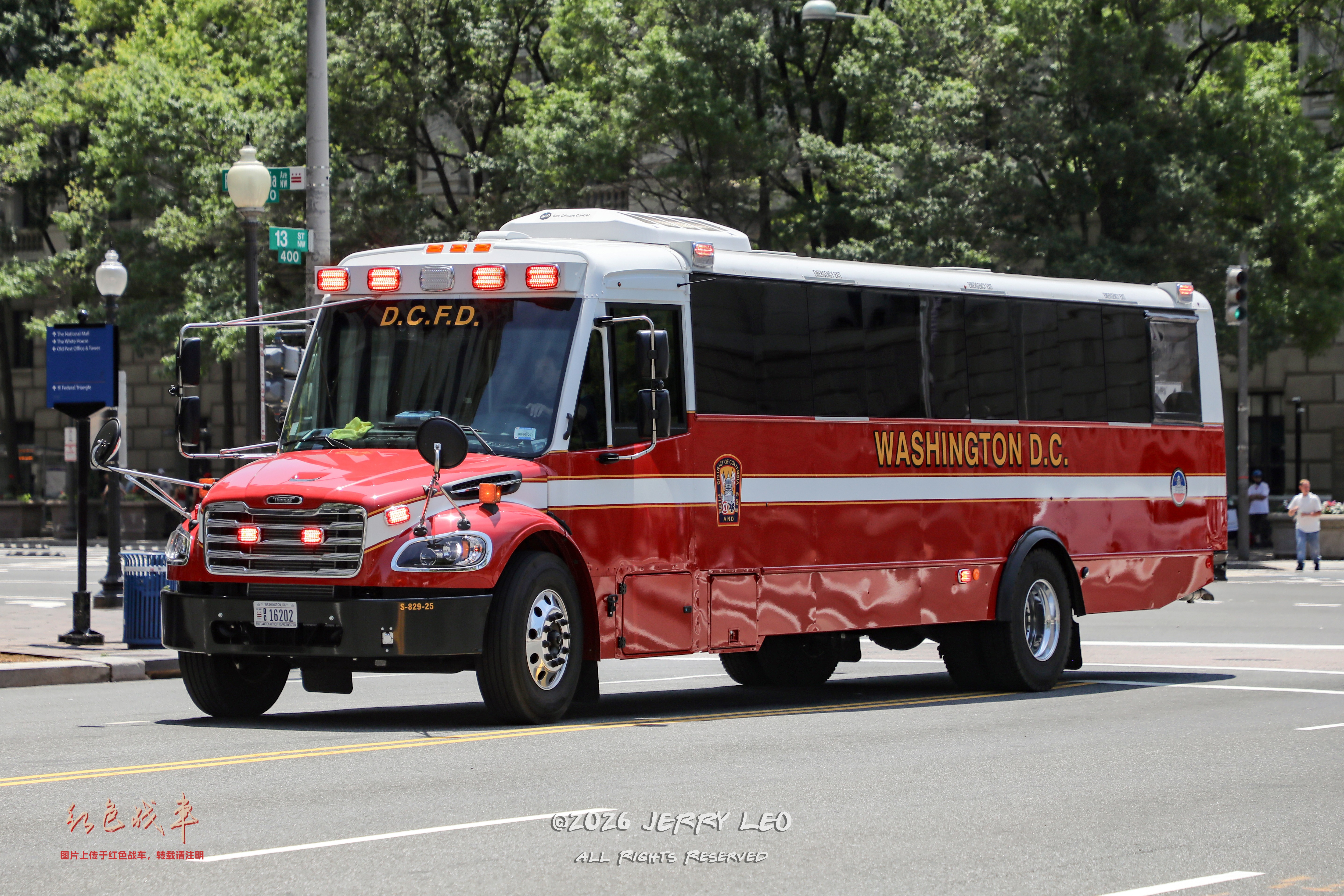 Custom Freightliner Schoolbus