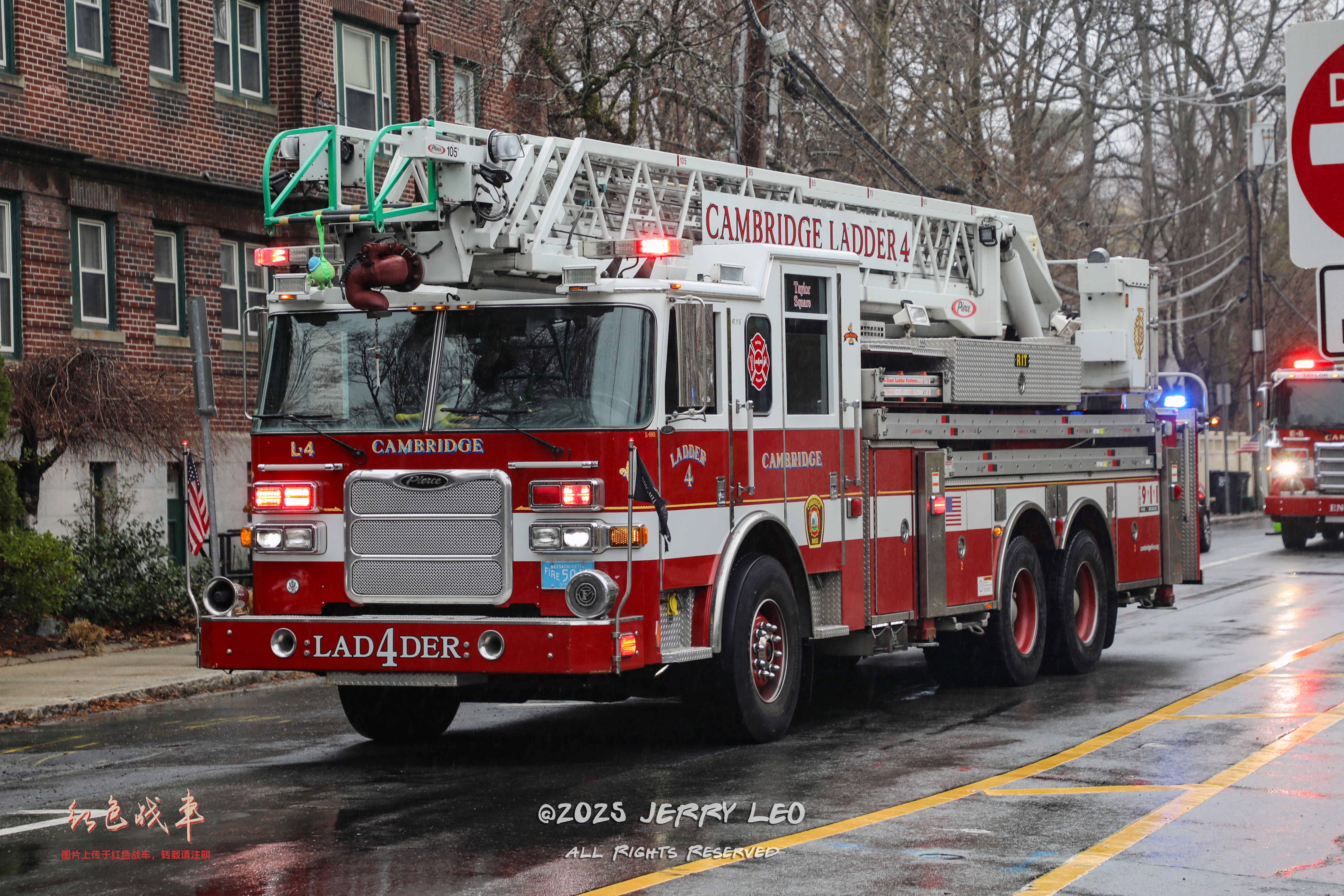 Arrow XT Deep Notch 6710 6x4 (-/-/105' HSL rear-mount ladder)