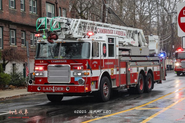 Arrow XT Deep Notch 6710 6x4 (-/-/105' HSL rear-mount ladder)